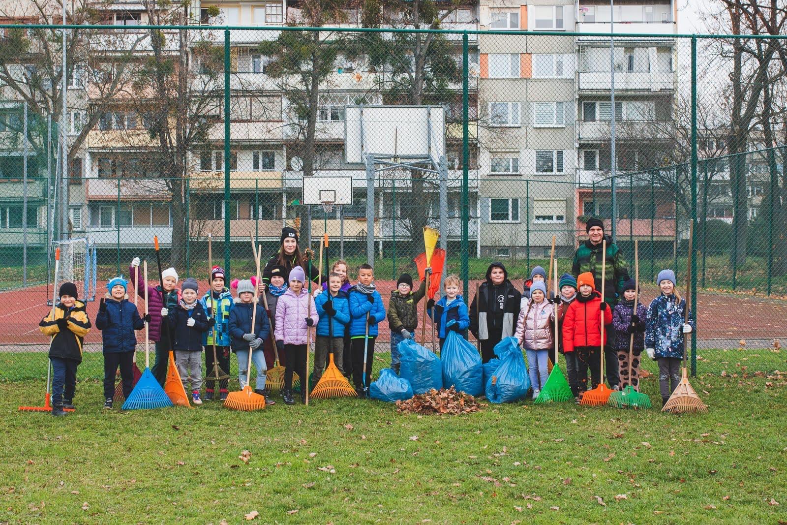 Jesienne porządki przed szkołą