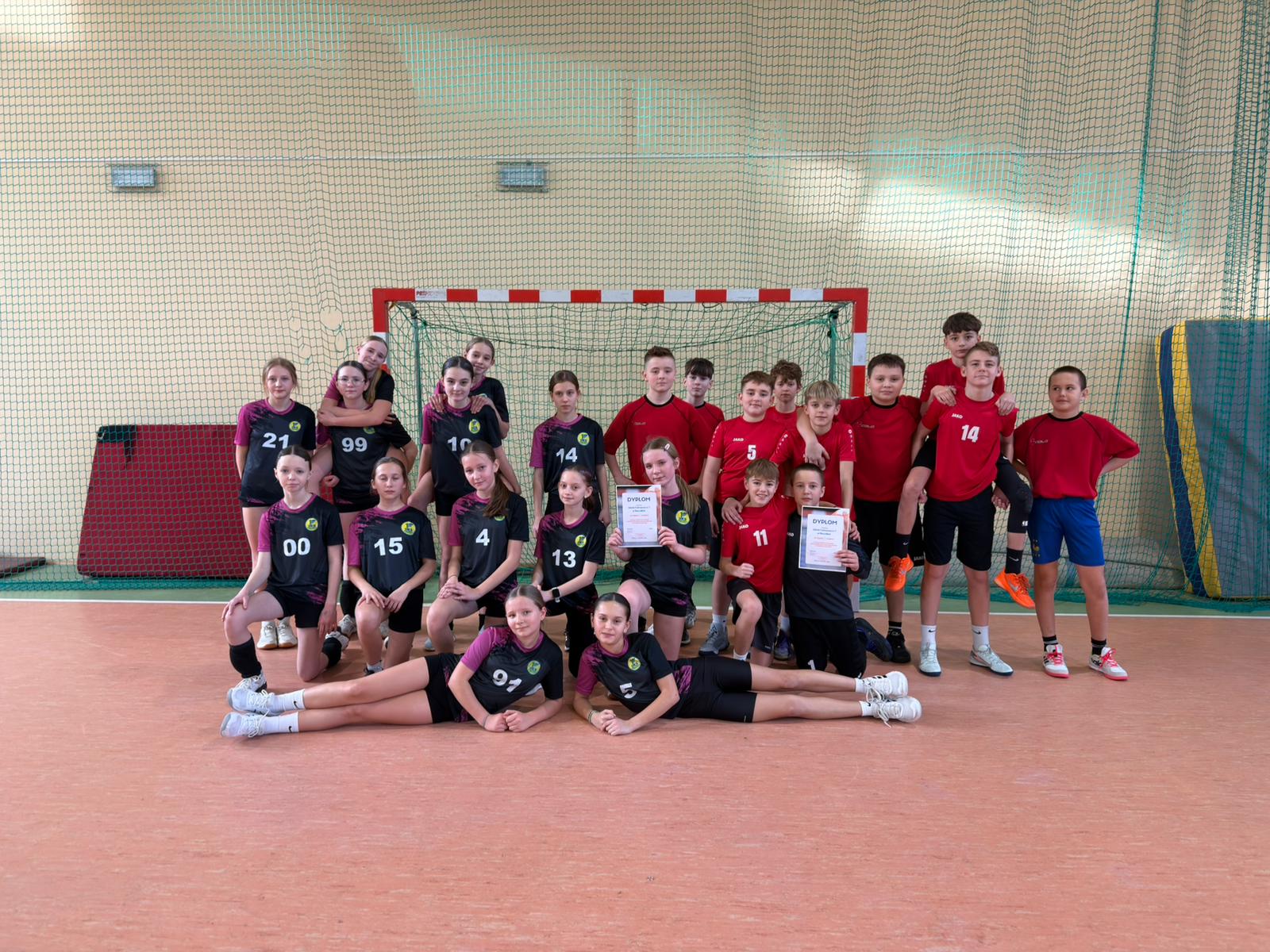 Finał Powiatu w Piłce Ręcznej i rozgrywki piłki siatkowej dziewcząt