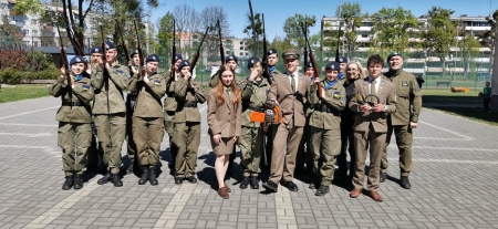 Musztra paradna i gra na rogach w wykonaniu gości z Zespołu Szkół w Tułowicach